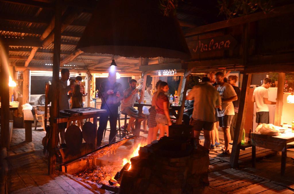 לה פלומה La Brujula Hostel מראה חיצוני תמונה