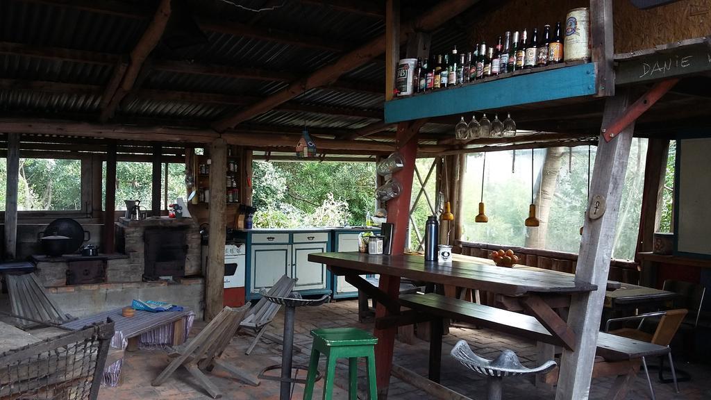 לה פלומה La Brujula Hostel מראה חיצוני תמונה