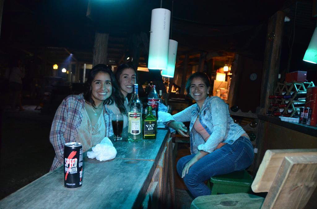 לה פלומה La Brujula Hostel מראה חיצוני תמונה