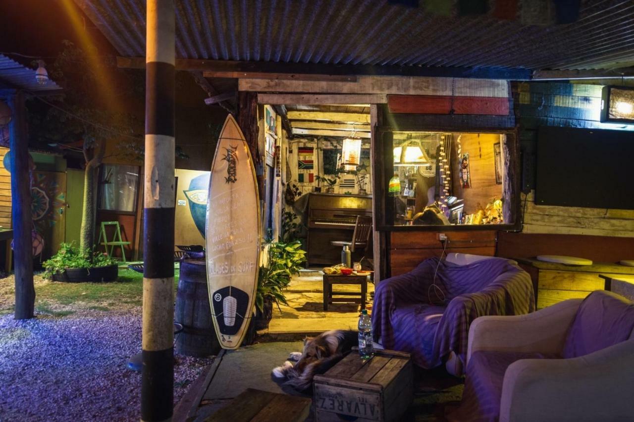 לה פלומה La Brujula Hostel מראה חיצוני תמונה